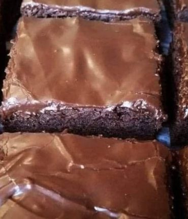 LUNCHROOM LADIES BROWNIES